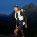 UTMB 2023 : Dhiman maintient un rythme élevé, la victoire française en ligne de mire.