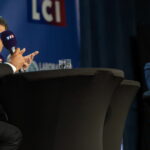 Présidentielle : Édouard Philippe et François Hollande relancent le débat droite-gauche en France