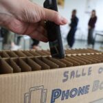 Interdiction des portables dans les lycées publics de Colmar pour favoriser le dialogue.