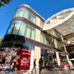 Un jeune de 21 ans gravement blessé après une chute depuis le toit d’un centre commercial à Marseille.