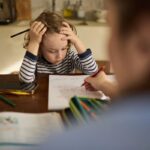 Changement de comportement des enfants avant la rentrée : analyse des causes par des psychologues.