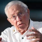 Christoph Blocher soutient l’initiative sur la neutralité en Suisse, suscitant des débats.