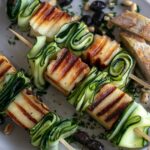 Recette de brochettes halloumi et courgettes : un plat végétarien pour l&rsquo;été.