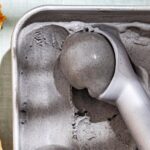 Recette de glace au sésame noir et vanille : une innovation culinaire à découvrir
