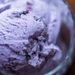 Recette de glace au yaourt au sirop de violette : un dessert frais et léger pour l&rsquo;été