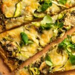 Recette de pizza à la plancha par Julie Andrieu : méthode et ingrédients détaillés.