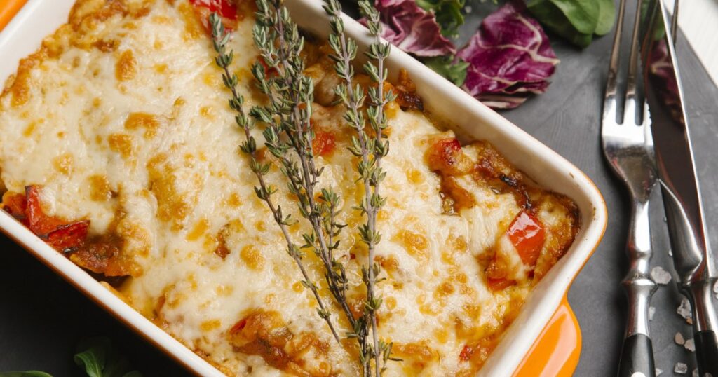 Recette de gratin de gnocchis à la tomate et à la mozzarella pour un repas facile et savoureux