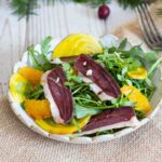 Salade de magret séché à l’orange : une entrée prisée dans la gastronomie française.