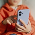 Réseaux sociaux avant 15 ans : effets sur les résultats scolaires des élèves en France.