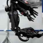 Un robot humanoïde à quatre bras développé pour travailler en apesanteur sans jambes