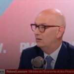 Lescure prolonge la surtaxe des grands groupes, transformant l&rsquo;exception en recette budgétaire.