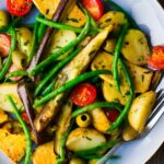 Salade niçoise au tofu grillé : une option vegan pour une alimentation équilibrée