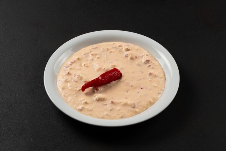 Sauce piquante au yaourt : une alternative saine pour les restaurants végétariens en France