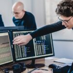 Cinq formations certifiantes pour devenir développeur web en France.