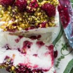 Recette de semifreddo aux framboises et pistaches pour un dessert italien traditionnel