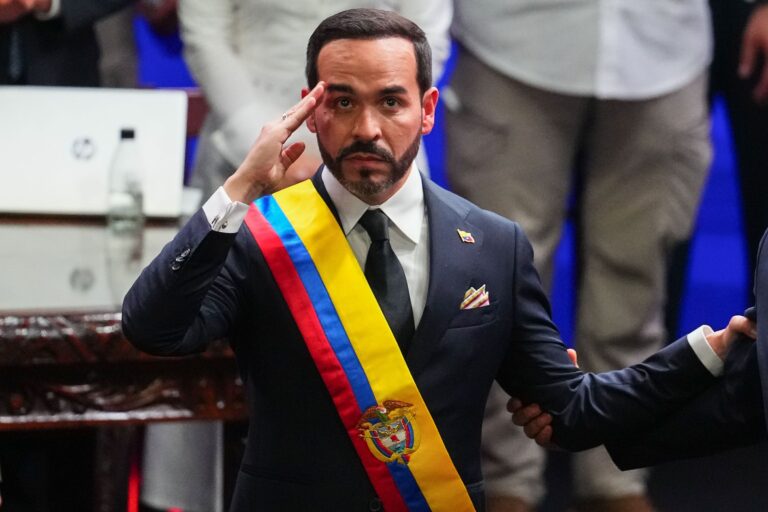 Abelardo de la Espriella, nouvel président de Colombie, allié de Trump et critique des narcotrafiquants