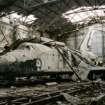 La navette soviétique unique, cachée sous un hangar à Baïkonour, reste inexploitée.