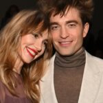 Suki Waterhouse exprime son amour pour Robert Pattinson lors d’une déclaration publique.