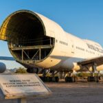 Un Boeing 747 abandonné en Arizona avec un trou de 5,5 mètres dans le flanc arrière.