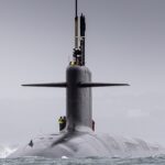 Huit antennes de 16 mètres installées sur des ponts de sous-marins en Crimée.