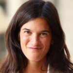 Suzanne Lindon présente des pièces maîtresses de l&rsquo;automne dans un look à plus de 2 500 euros.