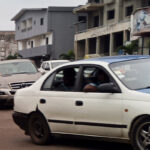 À Libreville, la prise de taxi soulève des inquiétudes sur la sécurité des trajets.