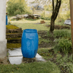 Installer un récupérateur d’eau de pluie peut entraîner une amende de 45 000 euros en France.