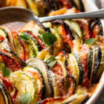 Sept recettes d’été : Tians de légumes, taboulé libanais et salade niçoise à découvrir.