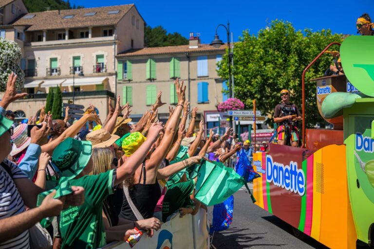 Le Tour de France féminin suscite des avis partagés chez les commerçants de Sisteron.