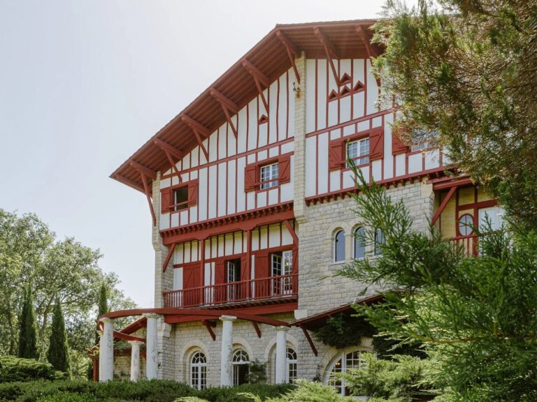 Sept musées à visiter au Pays basque, entre France et Espagne, pour une immersion culturelle.