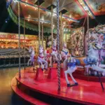 Musée des Arts forains à Paris : exposition de manèges anciens et spectacles vivants