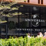La chute d’Universal Music affecte Vivendi, mais moins Bolloré dans le secteur musical.