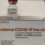 Moderna et Merck enregistrent une hausse boursière grâce à leur traitement du mélanome.