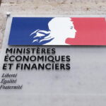 La hausse de la dette française suscite des inquiétudes économiques croissantes.