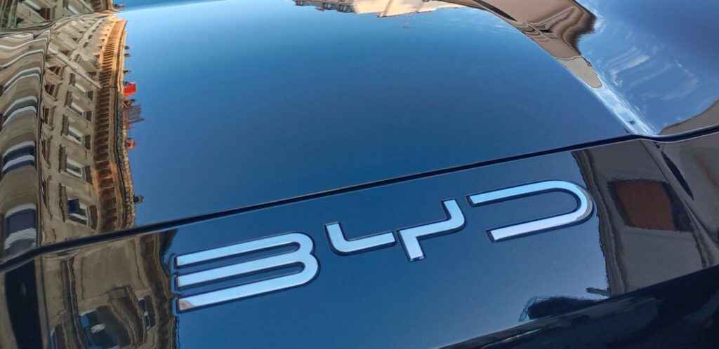 BYD enregistre une hausse de ses bénéfices malgré la concurrence accrue dans l’industrie automobile.