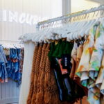 Shein lève 1,5 milliard d’euros lors de sa cotation à Hong Kong, renforçant sa présence sur le marché.