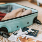 Test d&rsquo;un sac de voyage à 8 € permettant d&rsquo;éviter les frais de bagages supplémentaires.