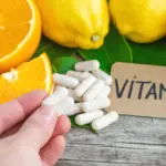La vitamine C ne prévient pas les rhumes, mais pourrait réduire leur durée.