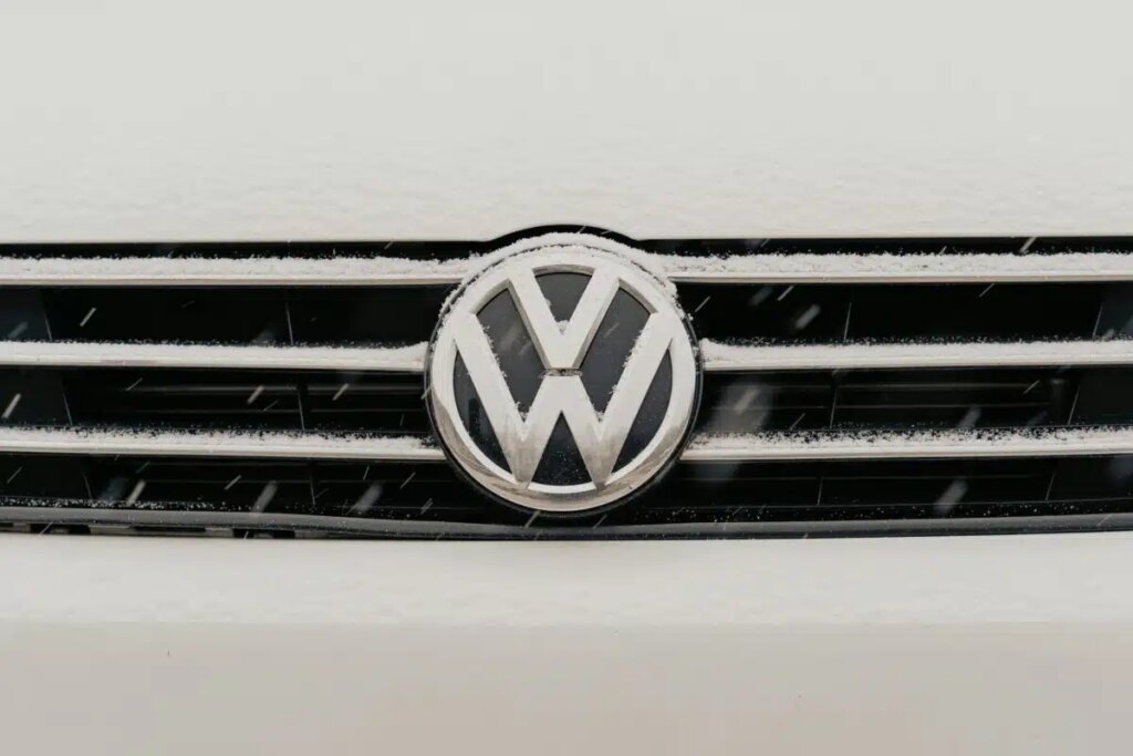 Volkswagen prévoit de réduire 100 000 emplois d’ici 2030 en raison de la crise.