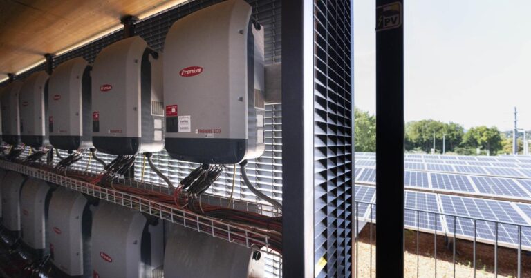 L’augmentation du photovoltaïque entraîne une demande accrue pour les batteries de stockage.