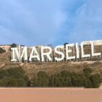 Les lettres « Marseille » vont changer : nouvelles normes d&rsquo;affichage imposées par la ville.