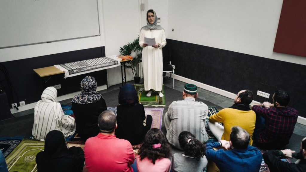 Femmes imames en France : évolution du rôle féminin dans le culte islamique actuel