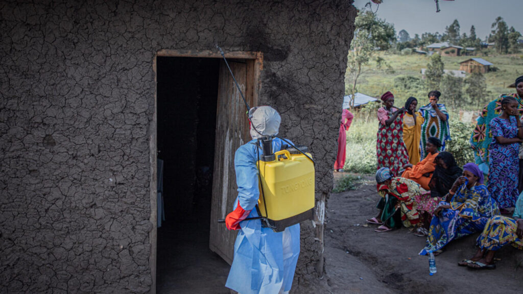 Ebola en RDC : refus des populations entraîne des dizaines de morts non testés en Ituri.
