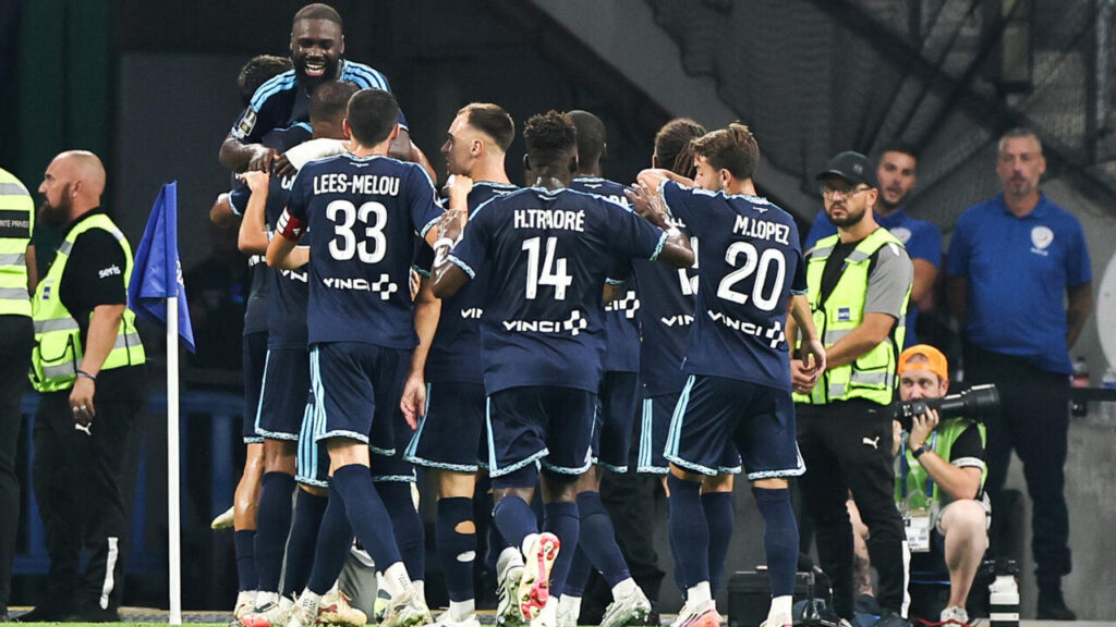 Le Paris FC bat Marseille 3-2 grâce à un triplé de Lassine Sinayoko.