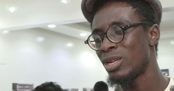 Exposition « Les Deux » du photographe Ibrahima Ndoye à Dakar explore les relations humaines.