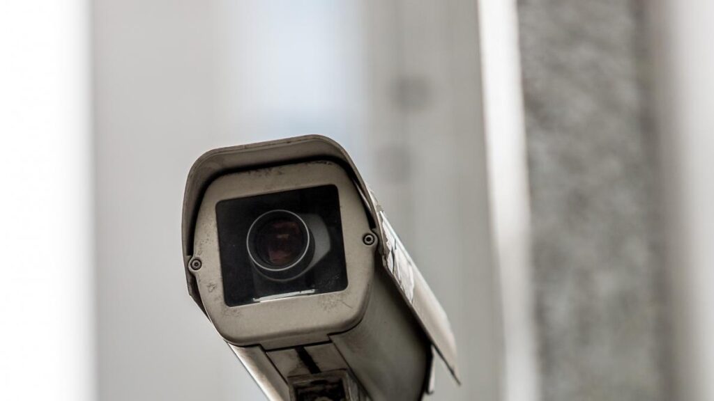 Gestion chaotique des caméras de surveillance à Bruxelles : un travail urgent à réaliser