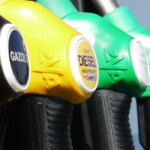 Les prix des carburants augmentent plus rapidement que ceux du pétrole brut, alertant les banquiers centraux.