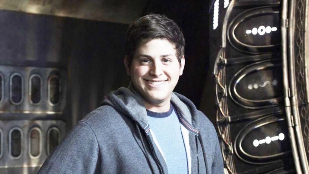 David Blue, acteur de Stargate Universe, évoque son parcours 15 ans après la série.