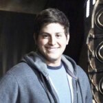 David Blue, acteur de Stargate Universe, évoque son parcours 15 ans après la série.