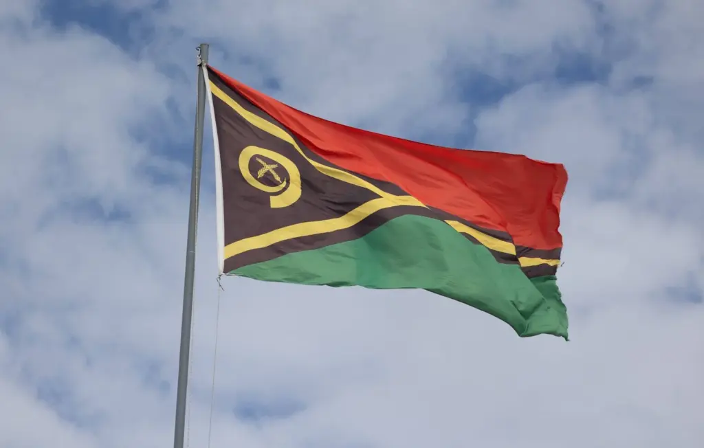Naufrage au Vanuatu : un mort, 30 disparus, l’armée française mobilisée pour les recherches.